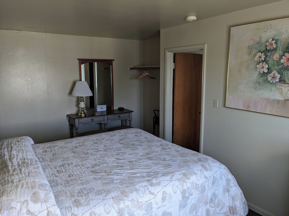 Hi Lo Motel Cafe and RV Park - photo 18