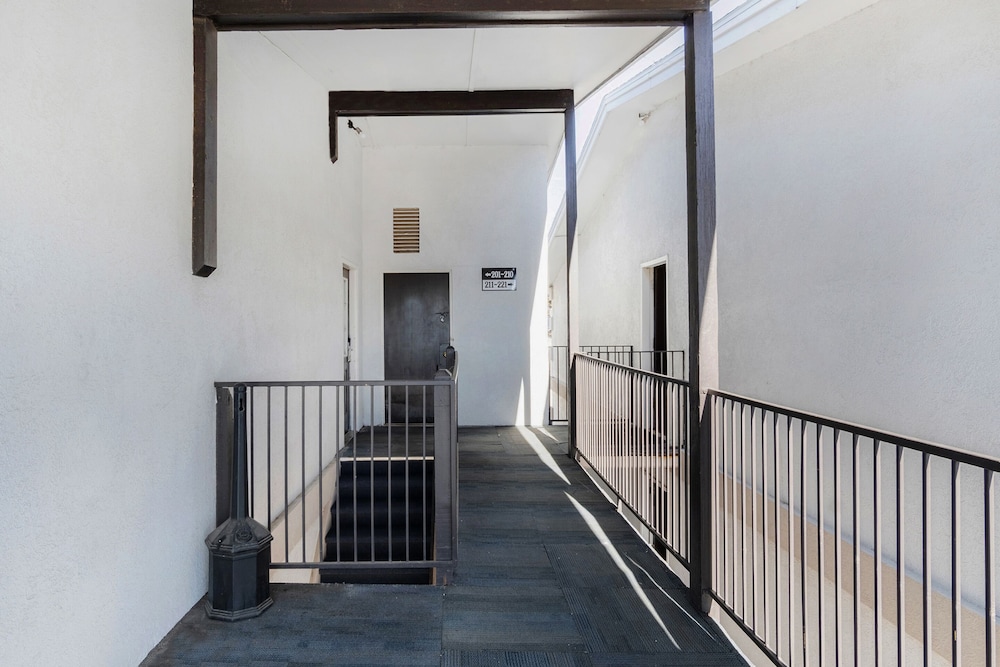 OYO Townhouse Dodge City KS - photo 15