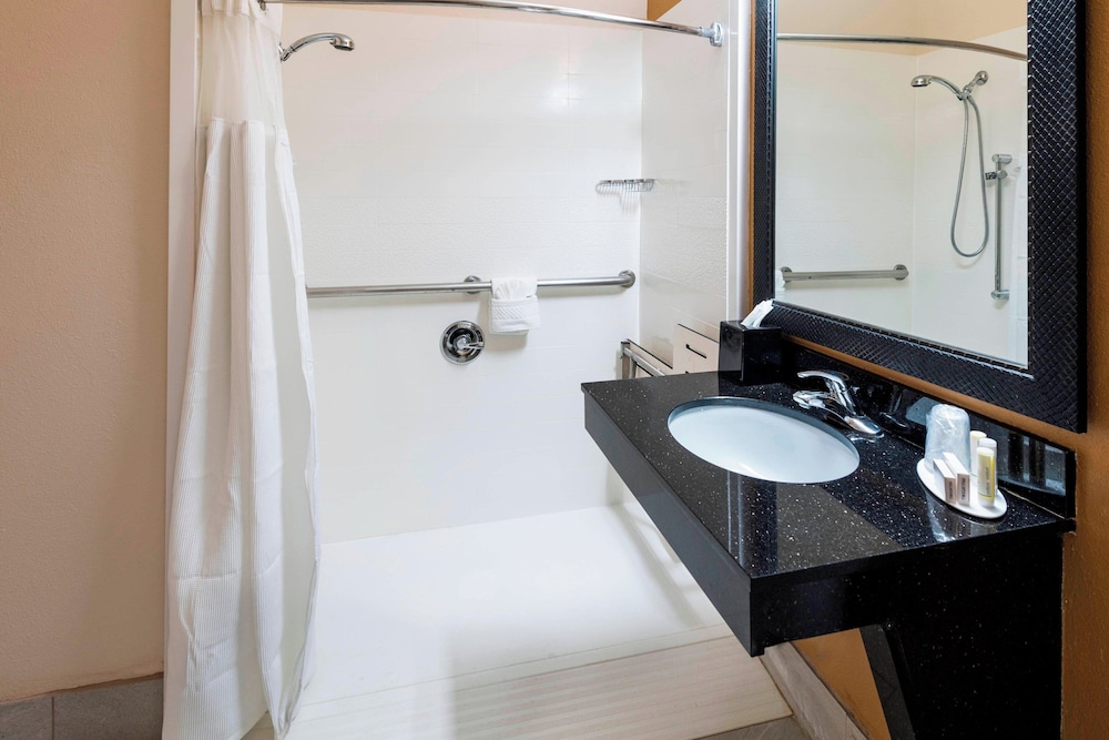 Fairfield Inn & Suites by Marriott St Petersburg Clearwater - photo 14