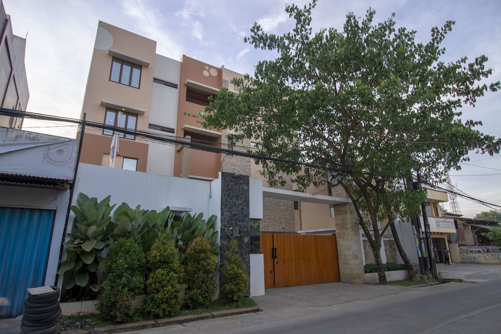 RedDoorz Plus @ CBD Bintaro in South Tangerang, Indonesia