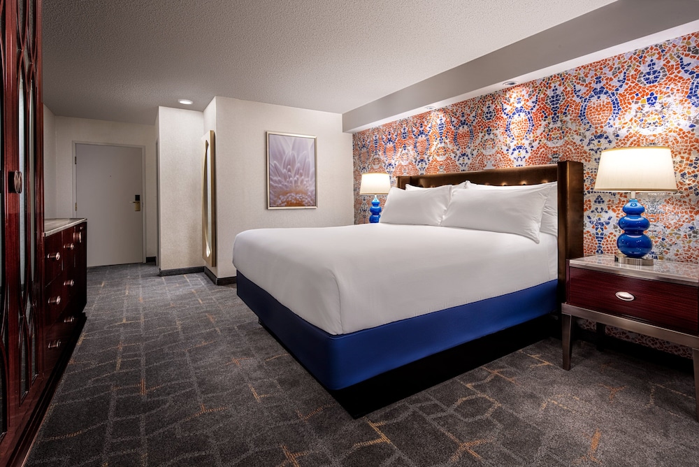 Luxor Hotel and Casino - photo 20