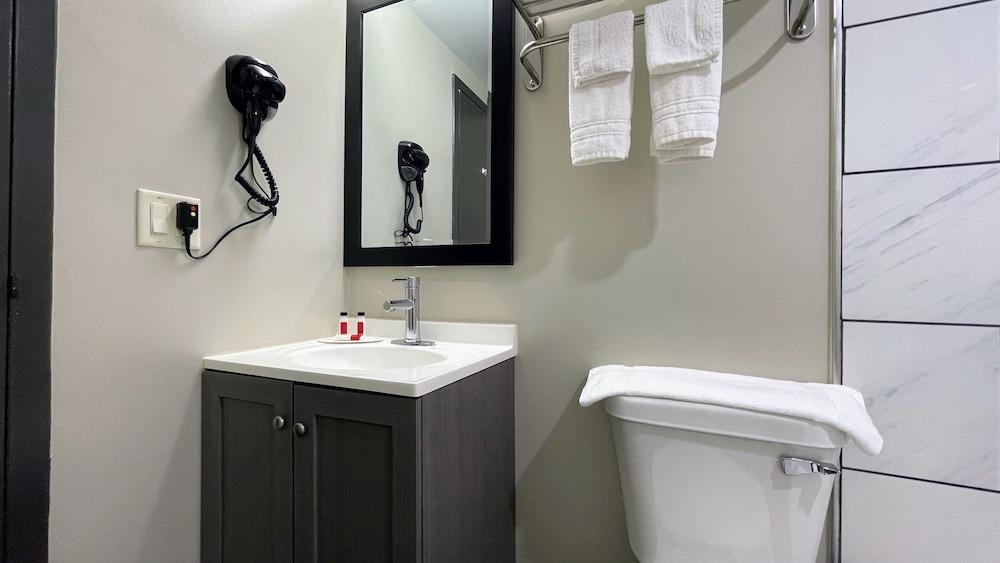 Days Inn by Wyndham Columbus IN - photo 27