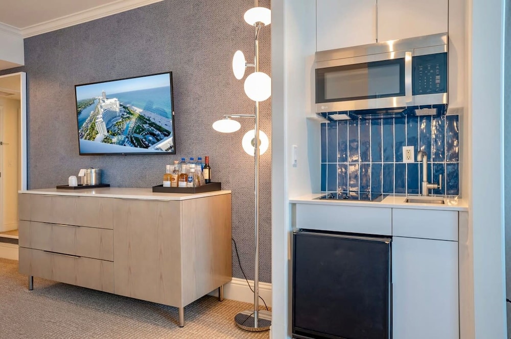 Fontainebleau Miami Beach Private Luxury Suites - photo 155