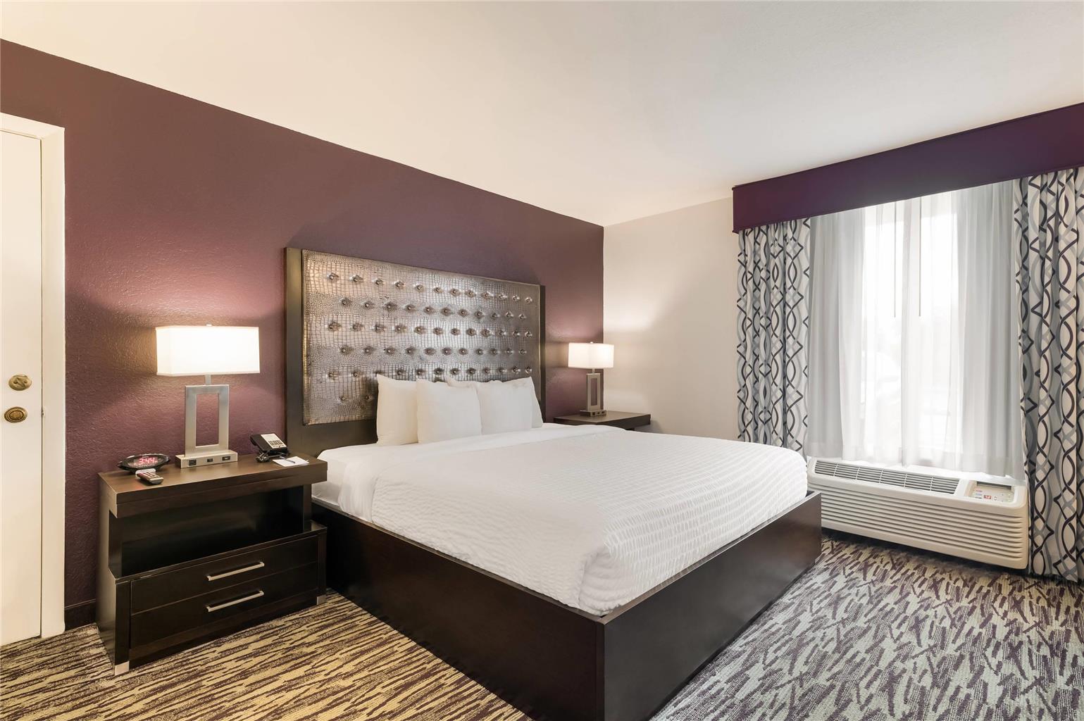 Clarion Inn & Suites Across From Universal Orlando Resort - photo 18