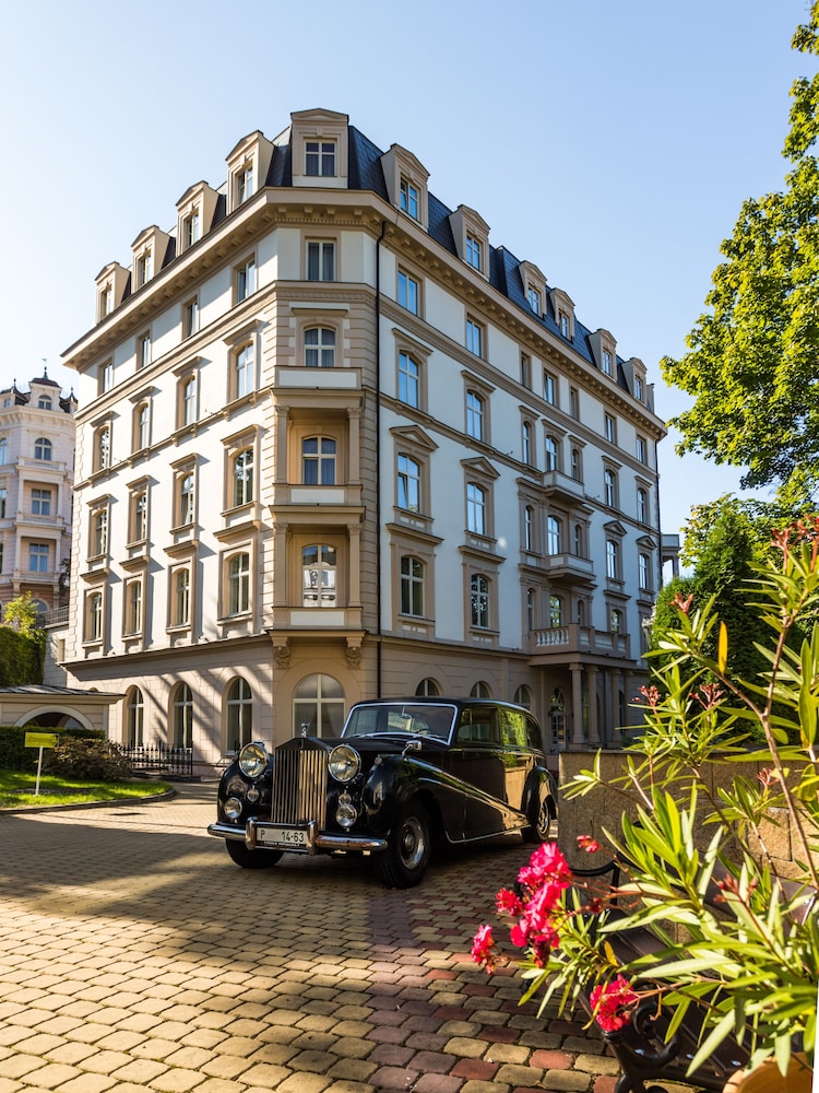 Hotel Královská Vila — 4-Star Luxury Hotel in Karlovy Vary, Czech Republic
