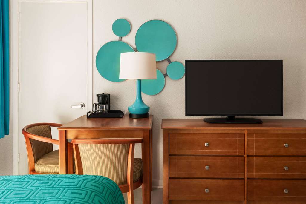 Howard Johnson by Wyndham Ocean City Oceanfront - photo 13