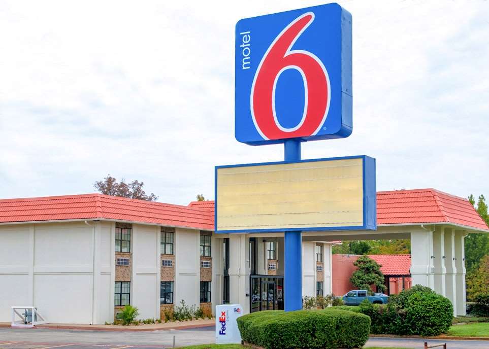 Motel 6 Palestine