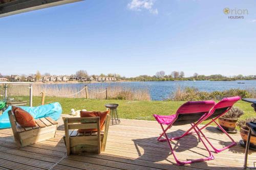 Minety Lake 43 Green Haven — 4-Star Luxury Hotel in Stow On The Wold, United Kingdom