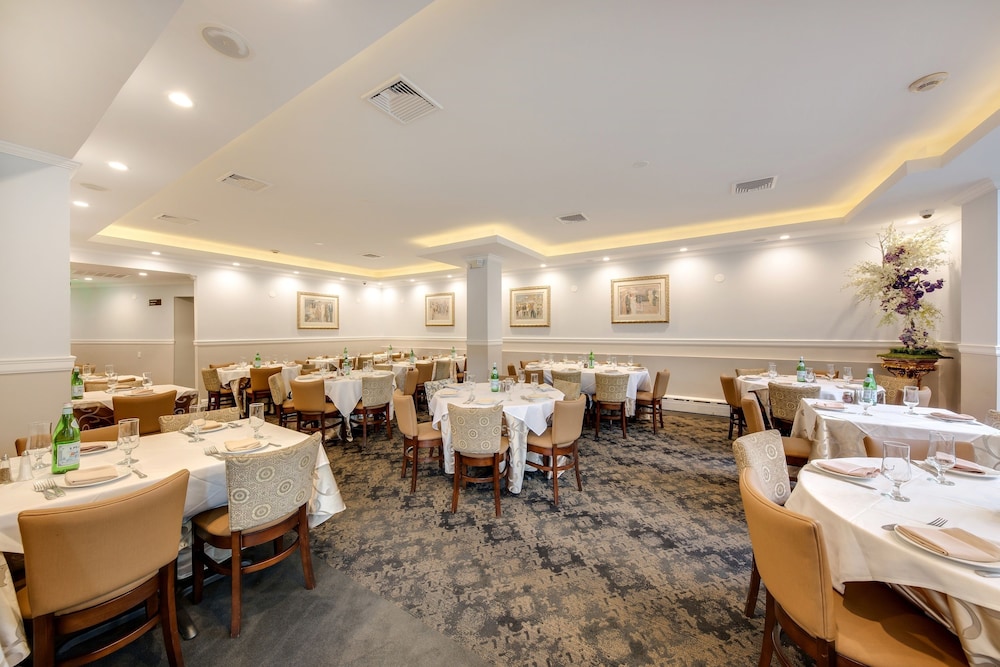 The Andrew Hotel - photo 24