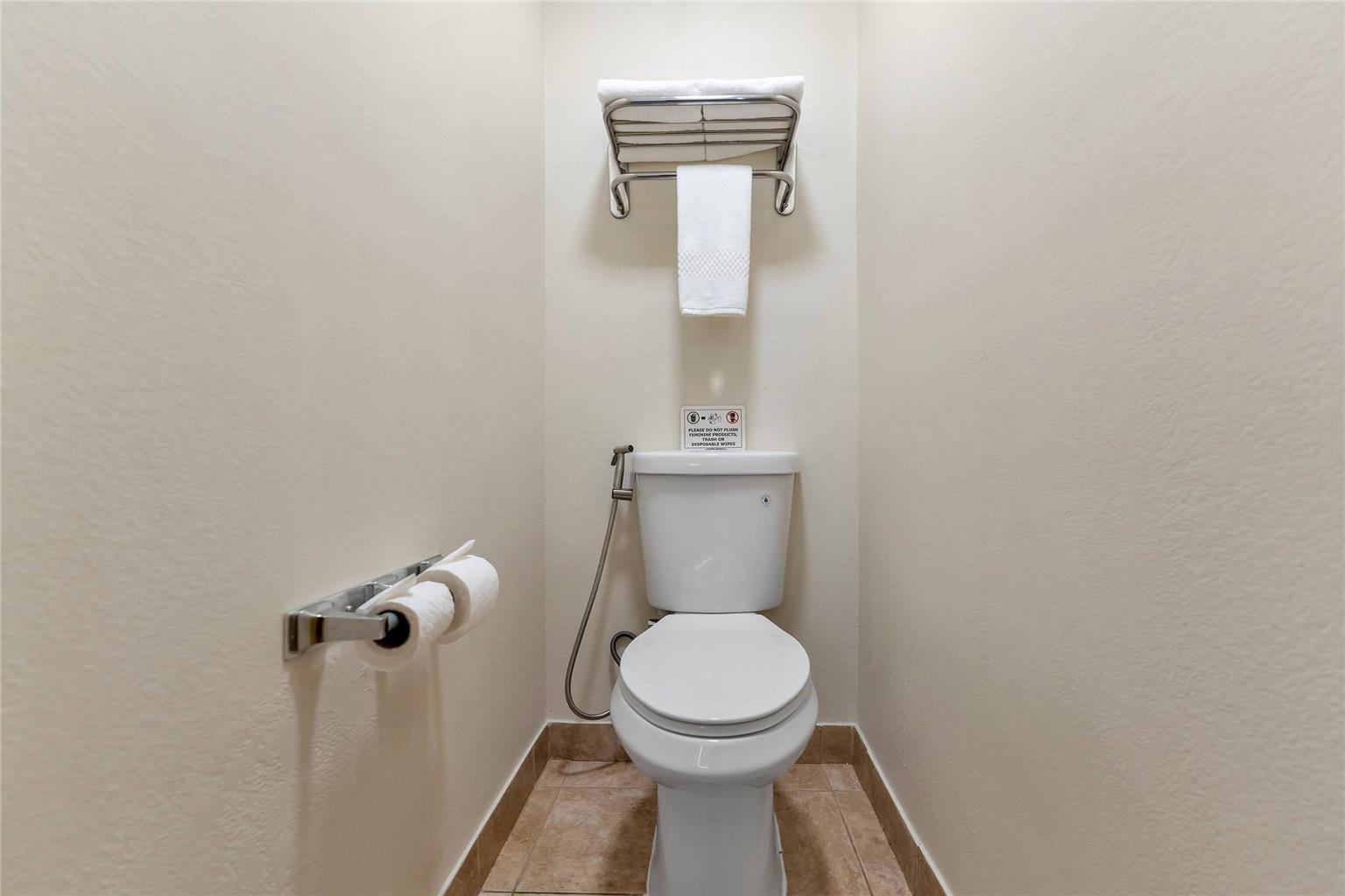Rodeway Inn & Suites Fort Lauderdale Airport & Cruise Port - photo 33