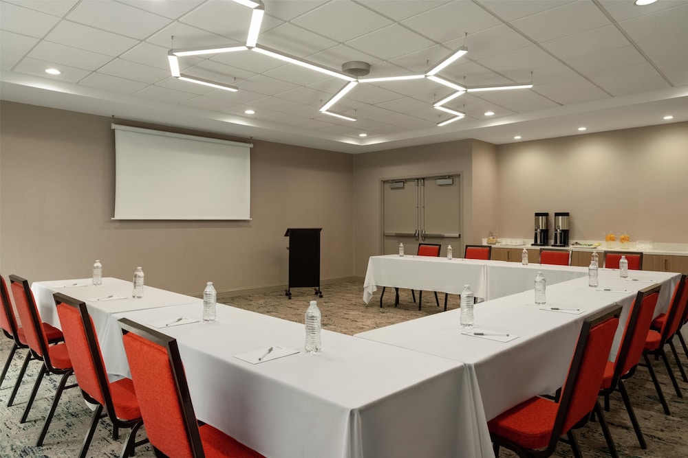 Hilton Garden Inn Cleveland Airport - photo 30