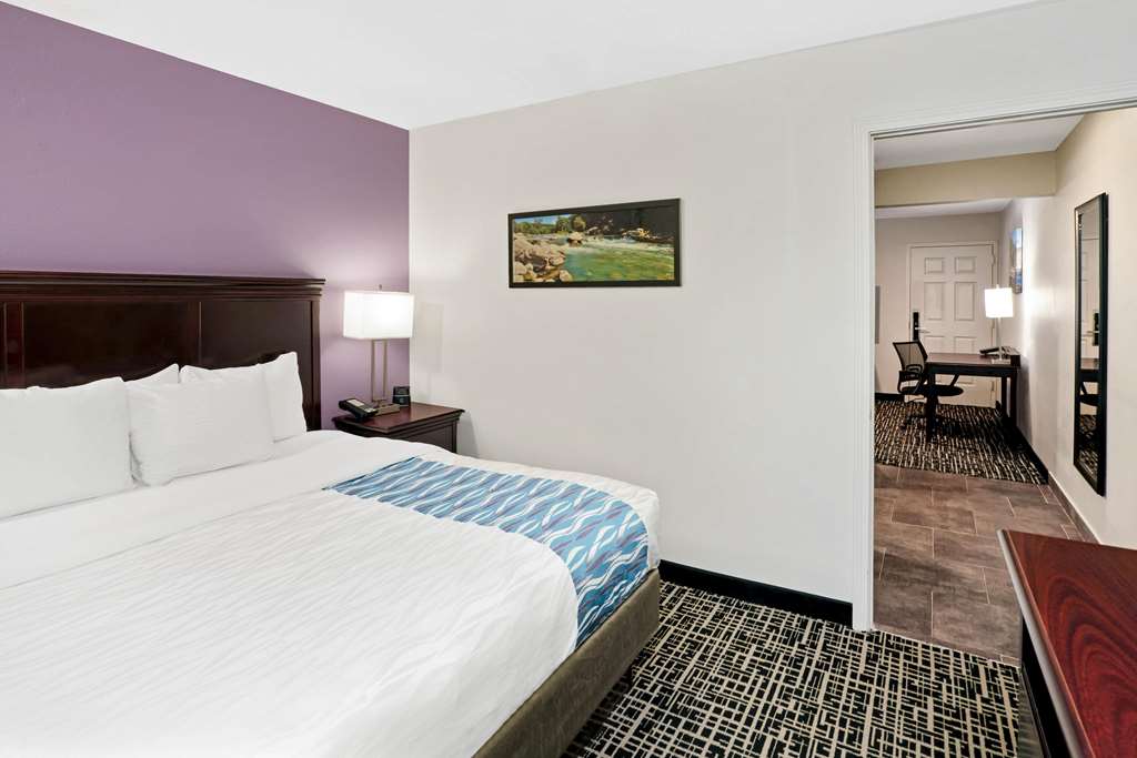 La Quinta Inn & Suites by Wyndham Cookeville - photo 24