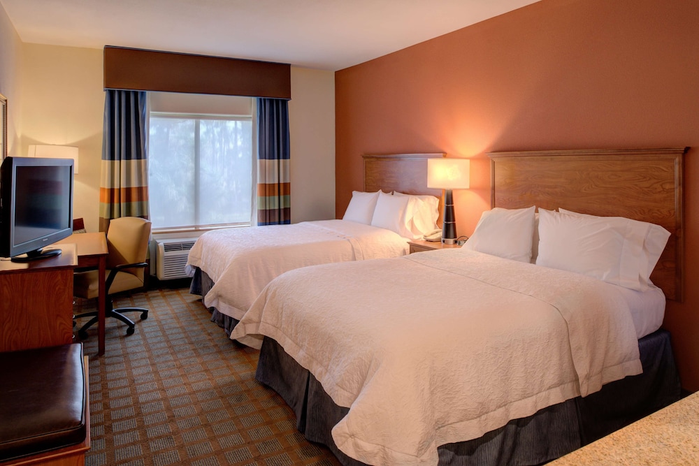 Hampton Inn & Suites Ontario - photo 9