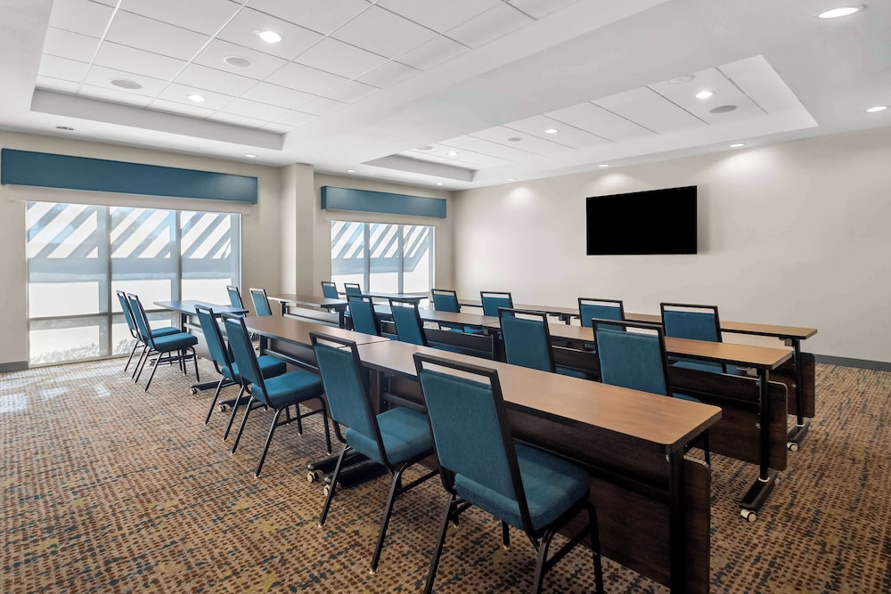 Hampton Inn & Suites Phoenix Gilbert - photo 67