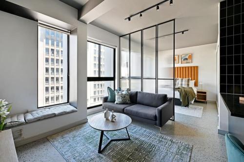 Zainab Modern City Centre Aprt City and Mountain views — 4-Star Luxury Hotel in Cape Town, South Africa