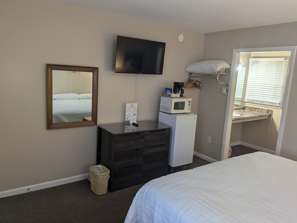 Early American Motel - photo 14