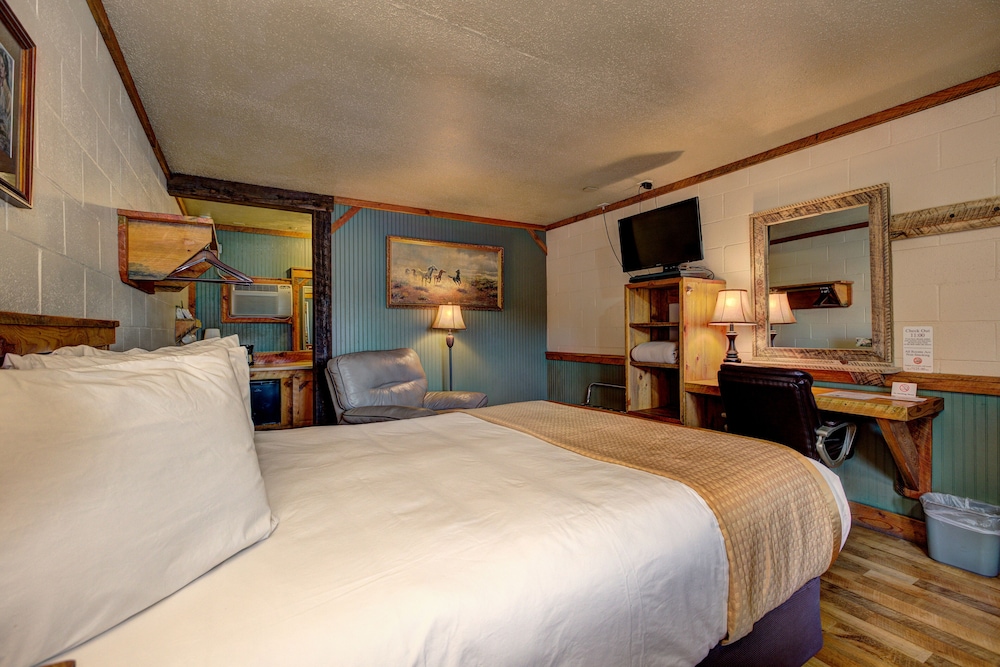 Holiday Motel and RV Park - photo 16