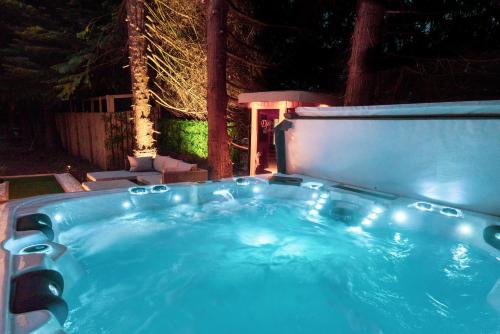 Pink Spa Nest — Blairgowrie