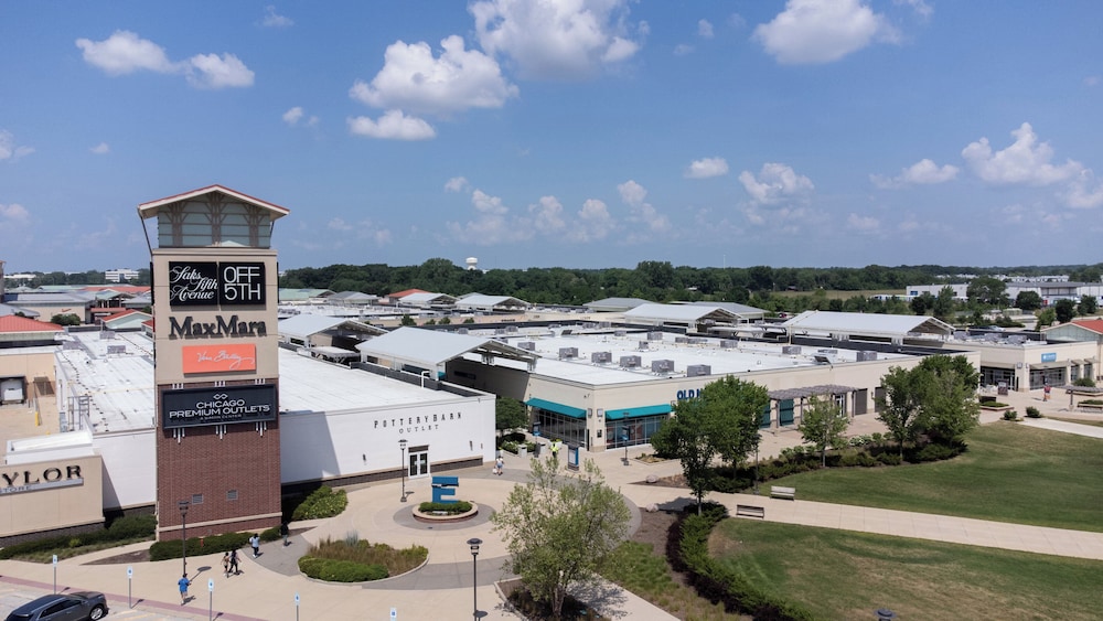HomeTowne Studios by Red Roof & Conference Center Chicago N Aurora Naperville - photo 19