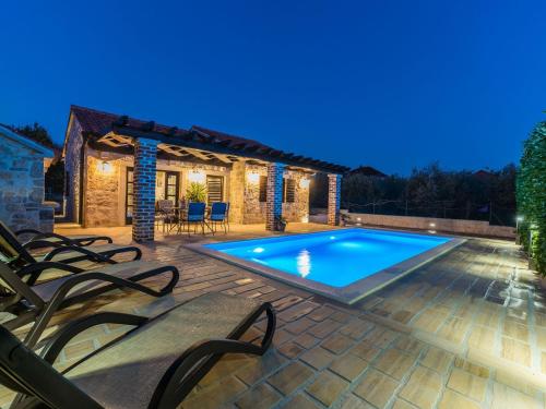 Holiday Home Suko an near the Sea — 4-Star Luxury Hotel in Sukosan, Croatia