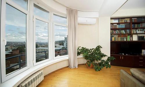 1BR apartment with balcony on Mtatsminda