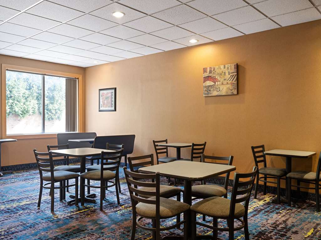 Baymont by Wyndham Indianapolis East - photo 30