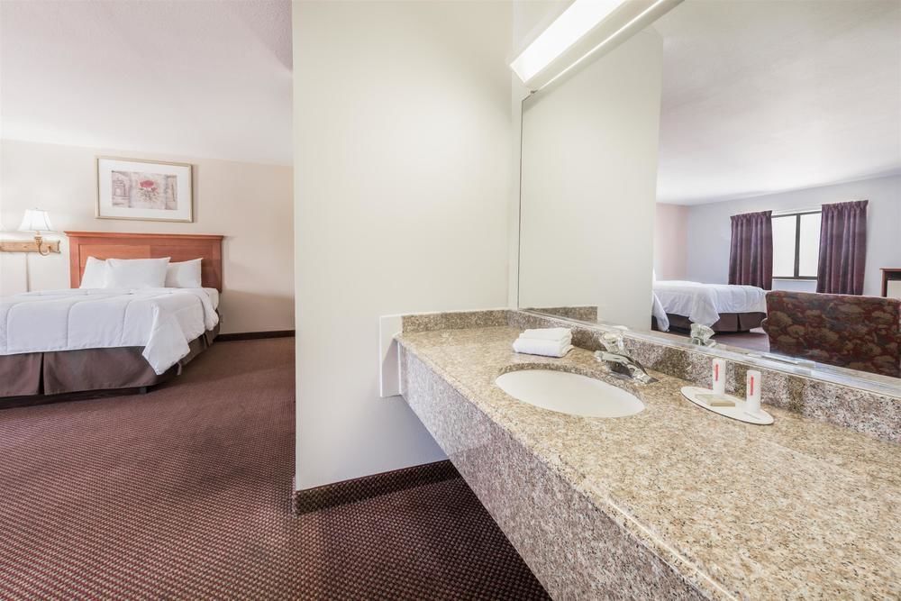 Super 8 by Wyndham Georgetown - photo 4