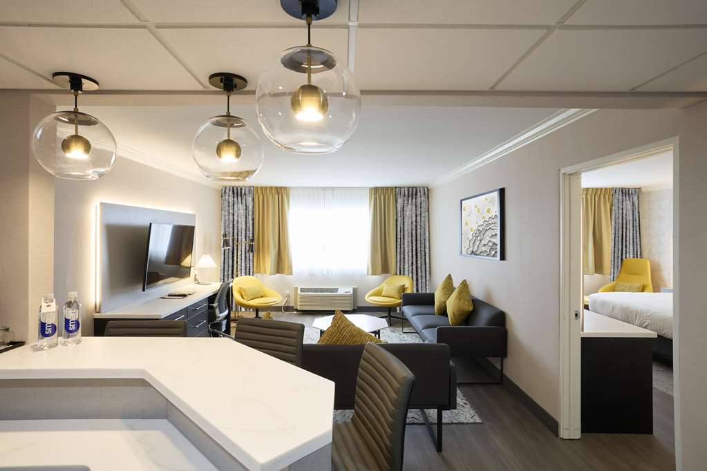 Gateway Hotel and Conference Center - photo 7