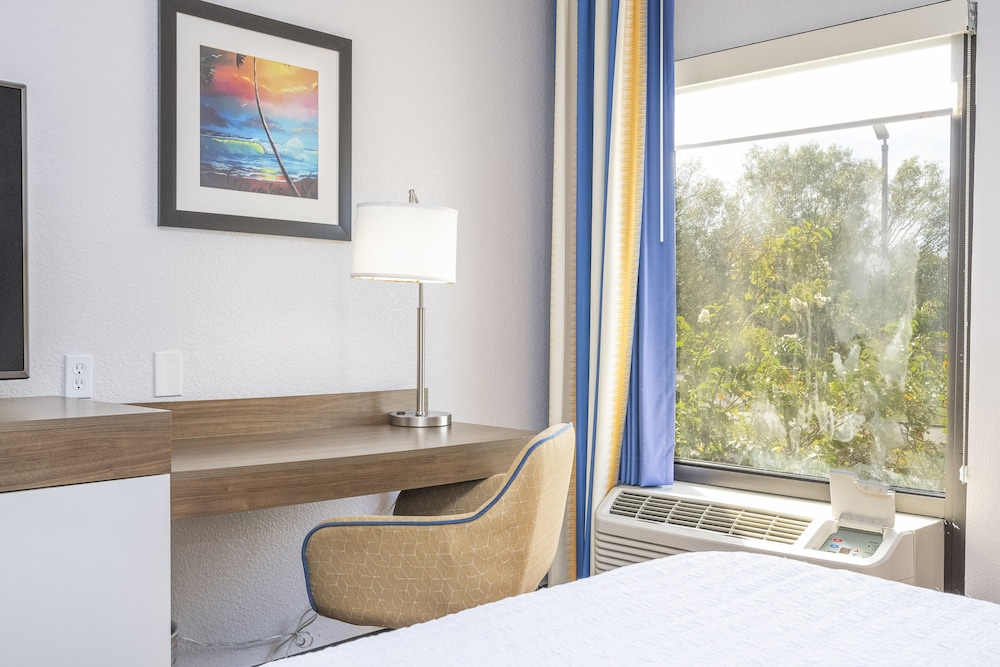 Hampton Inn Spring Hill - photo 23