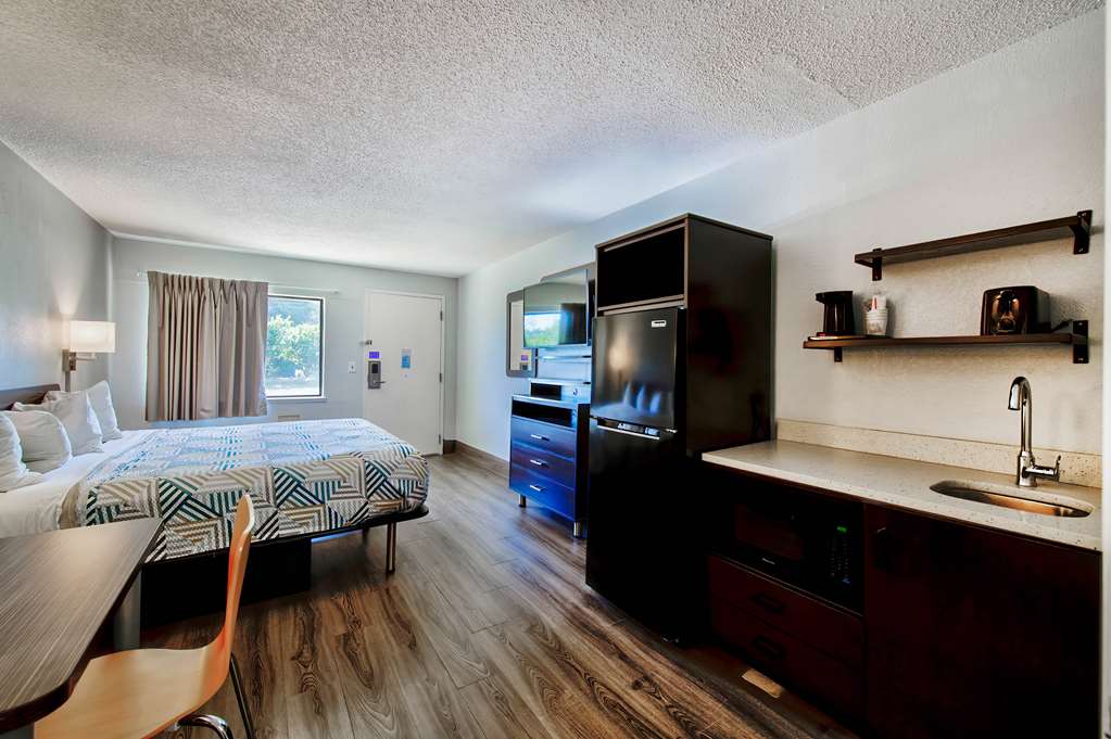 Motel6 Birmingham AL Medical Center - photo 9