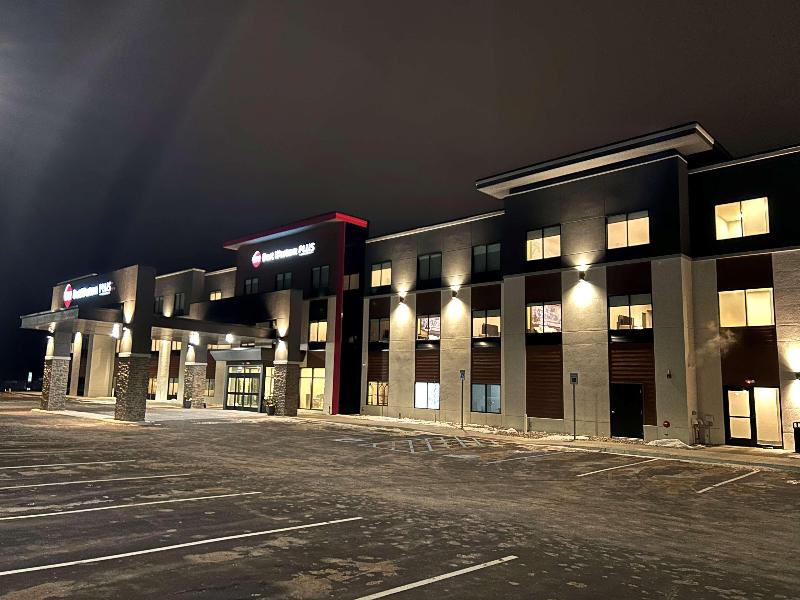 Best Western Plus Marquette Hotel Suites - photo 3