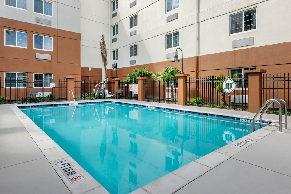 Candlewood Suites Fort Myers Sanibel Gateway by IHG - photo 11