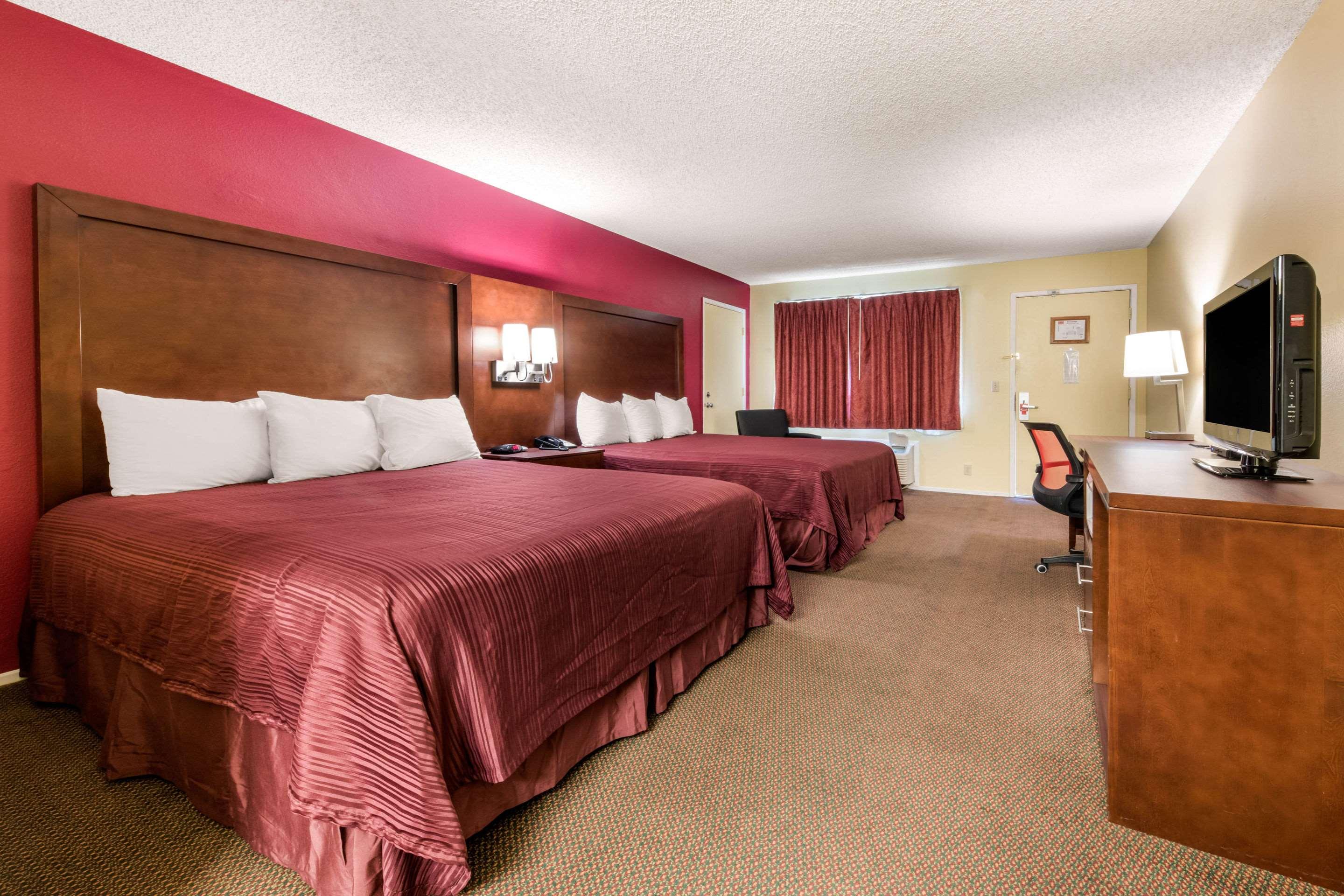 Econo Lodge Gilroy - photo 2