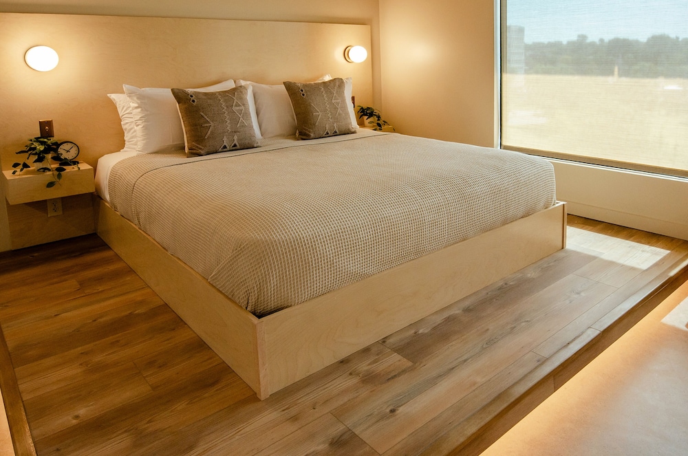 Brut Hotel - photo 10