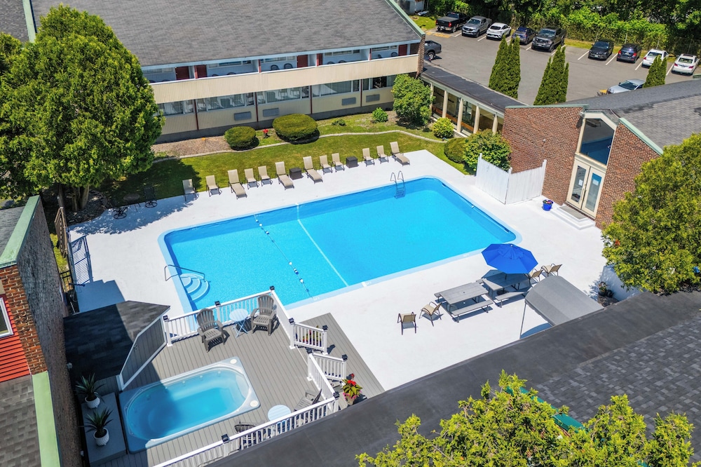 Fireside Inn & Suites Waterville - photo 42