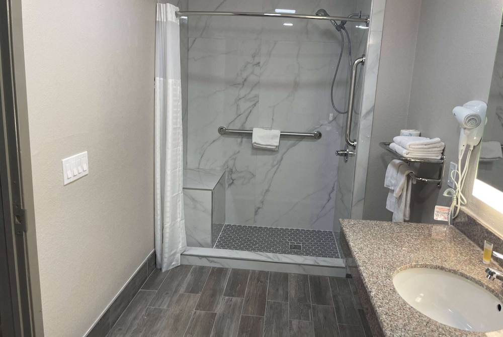 Days Inn by Wyndham New Braunfels - photo 17