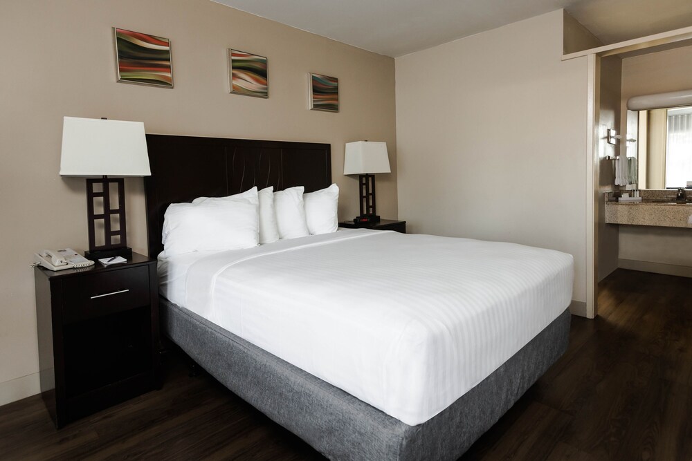 Vagabond Inn Oxnard - photo 13
