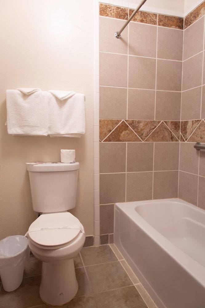 Sis Q Inn - photo 13