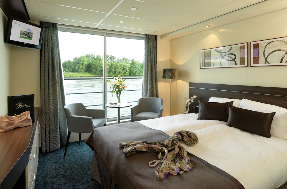 Crossgates Hotelship 4 Star Osthafen Frankfurt in Frankfurt Am Main, Germany