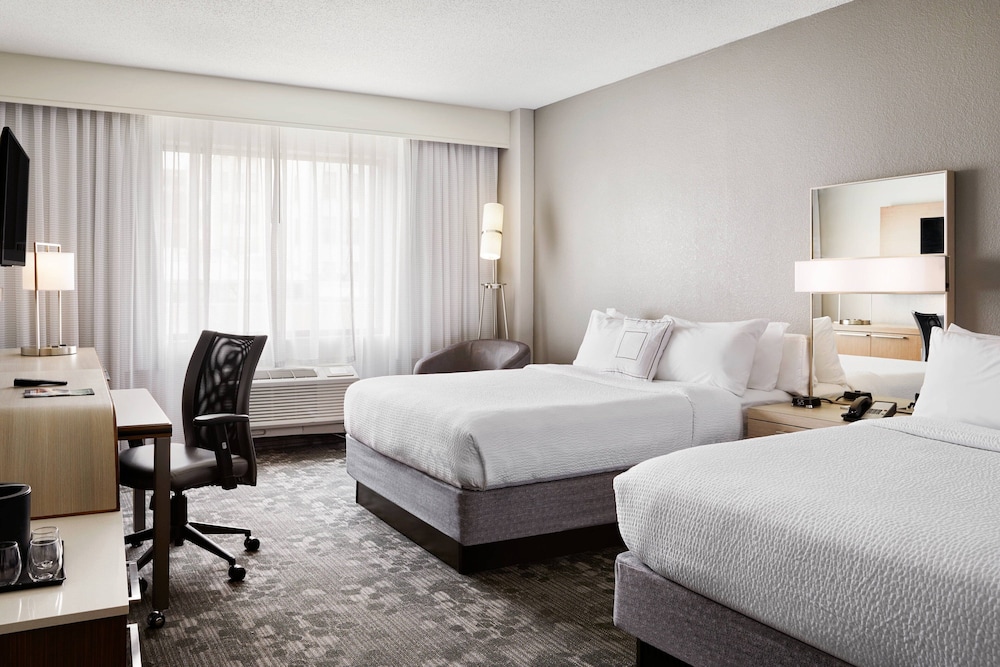 Courtyard by Marriott Milwaukee Downtown - photo 10