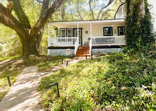 Cici's Guest House — 4-Star Luxury Hotel in Laurel, United States