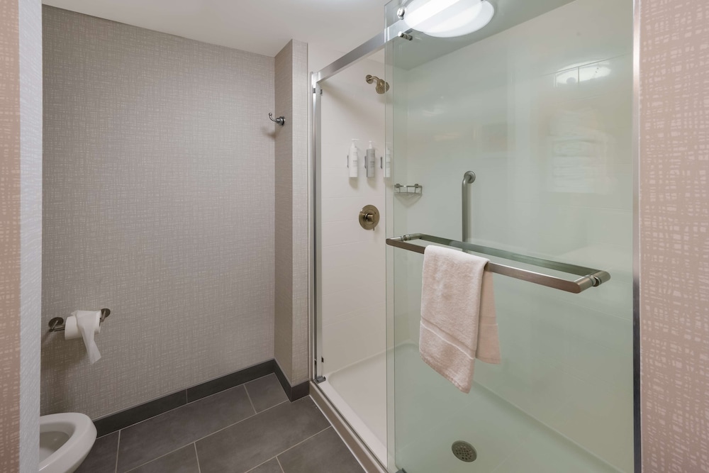 Hampton Inn & Suites Fredericksburg at Celebrate Virginia - photo 49
