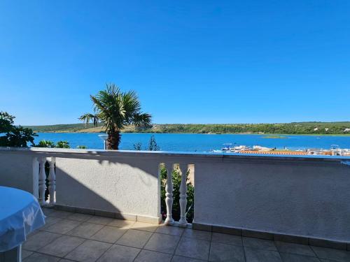 Apartment Školj — 4-Star Luxury Hotel in Posedarje, Croatia