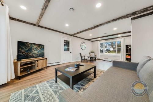 New Pet Friendly Lake Geneva Escape — hotel in Lake Geneva