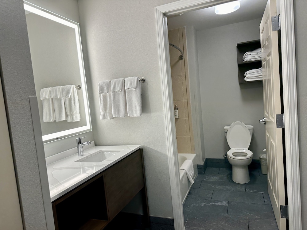 Staybridge Suites Milwaukee West Oconomowoc by IHG - photo 48