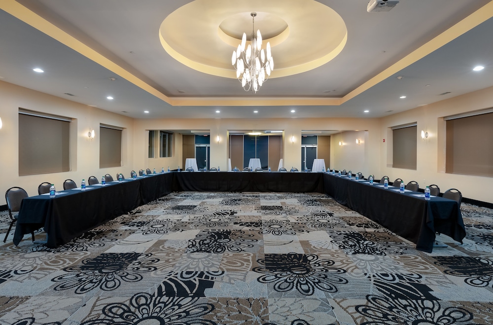Holiday Inn Express & Suites Atlanta Downtown by IHG - photo 112