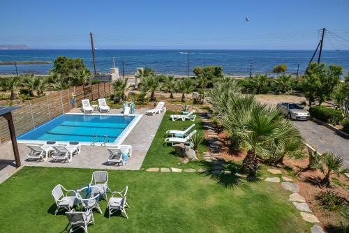 Mariza's Beachfront Apartment with Swimming Pool — 4-Star Luxury Hotel in Hersonissos, Greece