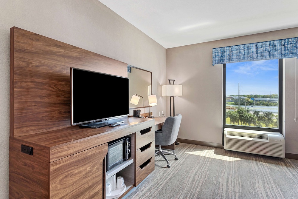 Hampton Inn & Suites Orlando Apopka - photo 35