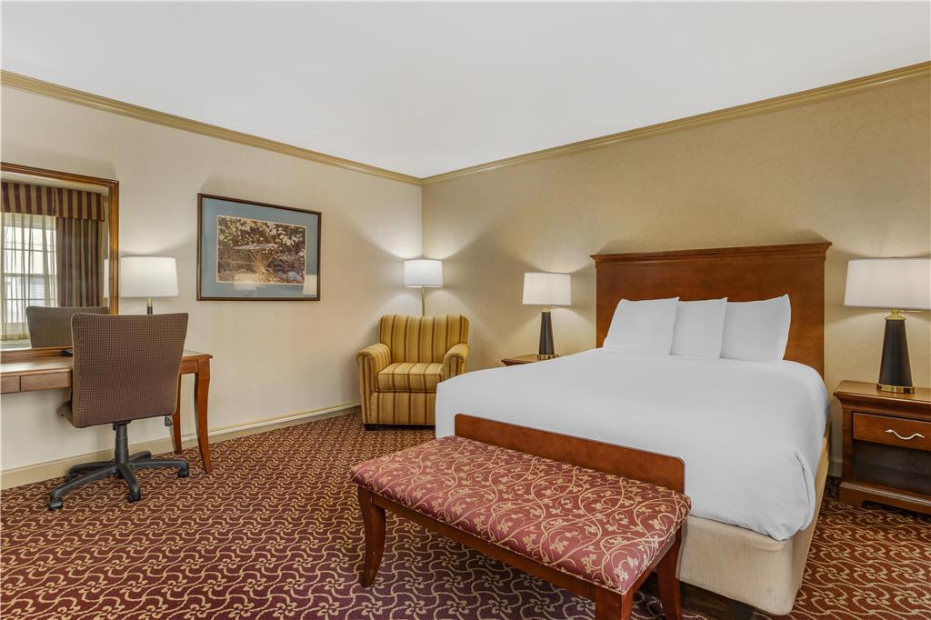 Best Western PLUS Morristown Inn Florham Park - photo 18