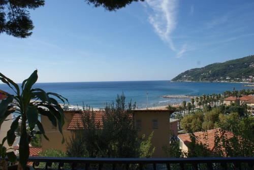 Appartamenti La Pineta — 4-Star Luxury Hotel in Andora, Italy